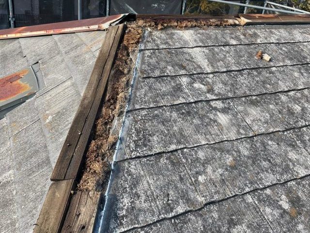 明石市のカバー工事にともなう棟板金の撤去